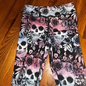 Source Unknown Black and Pink Skull Floral Leggings